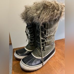 Sorel St Joan of Arctic boots size 9